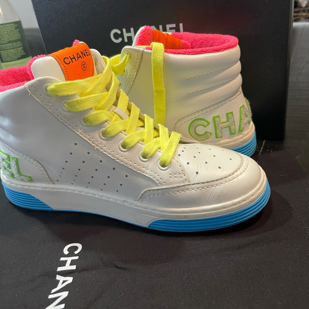 SOLD uthentic Chanel sneakers 37 1/2
